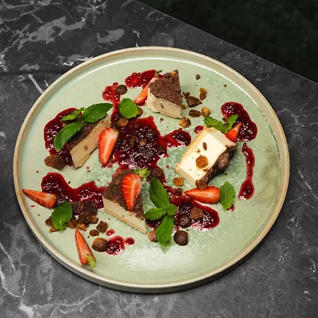 Отель Focus Premium 4*