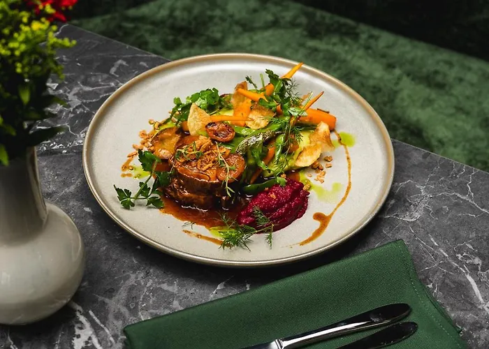 Focus Premium فندق 4*